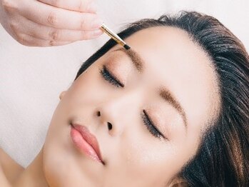 メゾンビューティーアイラッシュ ルクアイーレ店の写真/美眉アイブロウで似合わせ美眉をご提案！余分な毛をWAXで取り除き、立体感のある眉毛に☆