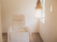 イト アイデザイン(ito.eye design)の雰囲気（ふかふかのリクライニングチェア）