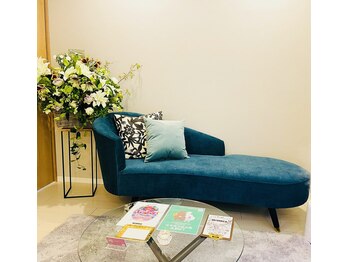 雲の上の眠り/待合室のソファ