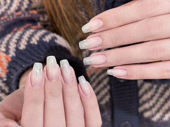 ブラソンネイル(Blossom nail)/ 淡くきらめくグラデーション