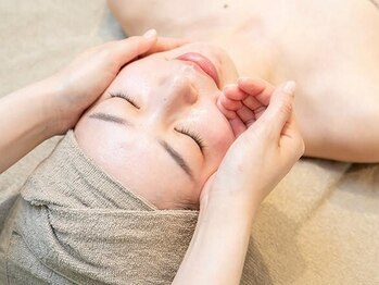 リーフィア(Leafia)の写真/シャープな輪郭を創り出して、小さく立体的に◆痛みほぼなしで見違える程の小顔！【小顔コルギ¥5500】