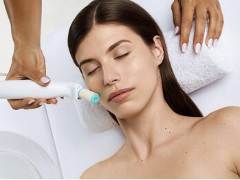 ヴィオラ 松戸店(Viola)の写真/美容外科医がエステ向けに最適化！深刻な肌悩み専用の最先端ドライピーリングマシン[ラフォンテ]導入！