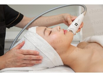 エバタエステティック 西葛西店(ebata ESTHETIQUE)の写真/【最新エンダモフェイシャル】はリンパマッサージによる引き上げ効果◎春の乾燥対策に保湿ケアとしても♪