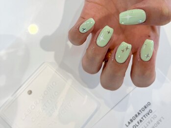 ムーイ 外苑前(mooi.)/pastel green kirakira art nail