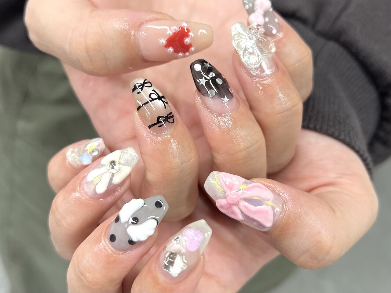 2026年冬トレンド】ホワイト スーパーロングのネイルデザイン集