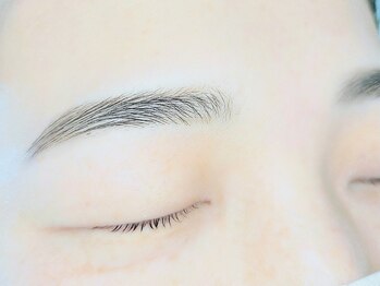 ルカ ヘアーアンドアイ(Luca)の写真/大人女子の新常識【美眉スタイリング】左右のバランス調整が難しい眉毛の処理は、プロにお任せ！