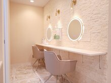 リリーオン 表参道店(RILLEE-ON)の雰囲気（ドレッサーをご用意しておりますので、施術後のメイク直しも可。）