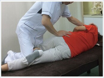 メディカルケア カイロ 南与野の写真/【全国スゴ腕院長10人】に選ばれた院長の手技をぜひ♪施術の途中でも改善を実感していただけます。