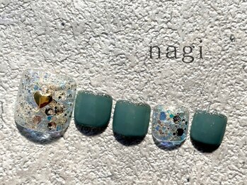 ナギ 川口店(nagi)の写真/初夏◆サンダルが似合う足先へ◆フットネイルはハッキリ色がオススメ！ふかふかソファでゆったりネイル♪