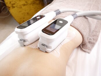 クライオ360(Cryo360)/脂肪冷却施術風景