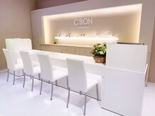 シーボン 新宿東口店の雰囲気（白を基調とした清潔感のある店内です★）
