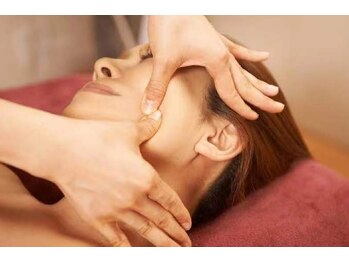 誠心経絡整体院の写真/当店大人気◇本場韓国式小顔コルギ60分コース♪顔の歪みを整え憧れのキュッとした輪郭に♪