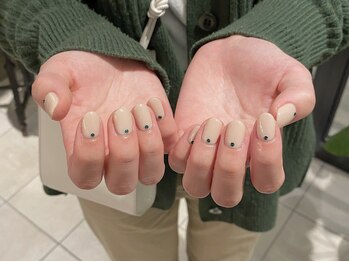 ネイルズ ララ(nails Lala)/ワンカラー＋ストーン.