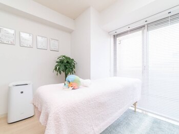 ラプリシュシュ 岡山店(Raplit)/ 個室の施術ベッドルーム