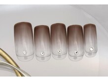 ネイルサロンprish銀座4丁目店【マグネット&フットネイル定額サロン】/5000円　ストーン　シンプル