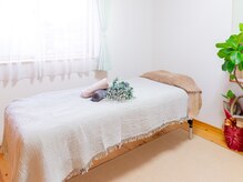 カルムオイル(Calm Oil)の雰囲気（幅広ベッド！ソファも幅広でお子様も一緒に◎施術保険加入済み）