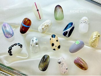 リッシュ トロワ(RICHE trois)の写真/短い爪でも可愛い大人ニュアンスネイル/インクネイル/チェックネイルetcファッションに合わせたご提案も♪