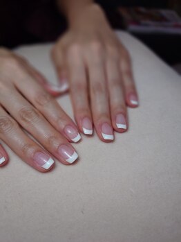 ネイルズ アメリ(Nails amelie)の写真/ネイル技術はもちろん、ケアもこだわり◎年齢が表れやすい手元も徹底ケア♪仕上がりがよりキレイに長持ち♪