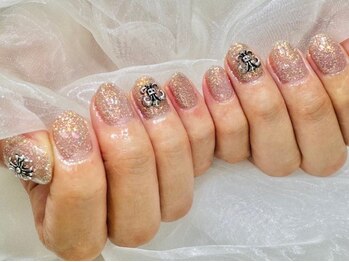 アリイネイルズ(ALII Nails)/フラッシュHiとクロム風パーツ