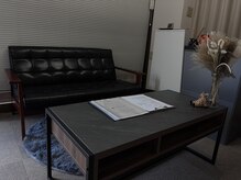 清潔感のあるゆったりとした待合室です。