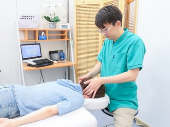 ひびきのカイロプラクティック フォレオ店の写真/長引く腰痛のサインを見逃さない！原因へのピンポイント施術で長年の痛みを根本改善。 