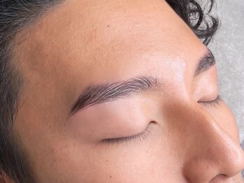 ユニブロウ 明石店(UNI BROW)の写真/【明石/メンズ大歓迎】眉毛のお手入れ¥3500～＆フェイスワックスで第一印象UP☆初めての施術もお任せ!