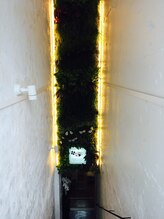 アイラッシュサロンクローバー 一宮店(CLOVER)/店内への階段/マツエク専門店