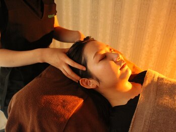 仙豆のちから メディカルスリープ 銀座プレミアムボディバランス店/頭のツボもpointを押さえて刺激