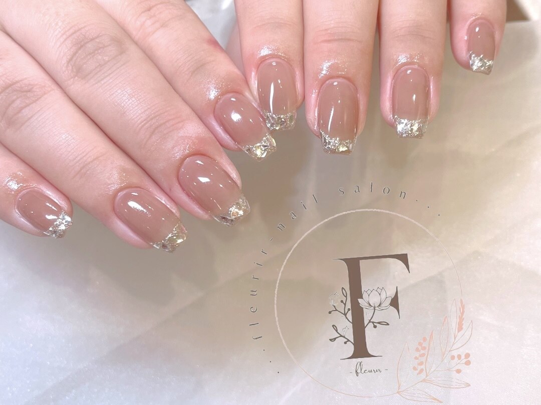 2026年冬トレンド】ストーン ブライダル ハンドのネイルデザイン集