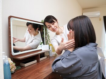 シェノン(CHAINON)/お顔のチェック!手でも計測!?