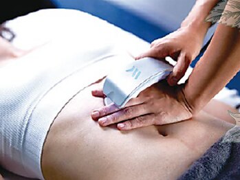 肩こり/腰痛改善/美容整体サロン La Fleurage depuis 1926 名古屋藤が丘本店の写真/《頑固で慢性的な疲れに◎》深部加温×ハンド技術の融合で筋肉や内臓に優しく働きかけ、心身の疲れを改善♪