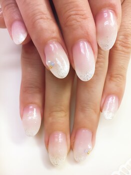 ネイルサロン ティアラリュクス 市川北口店(Tiara Luxe)/ホワイトグラデーション