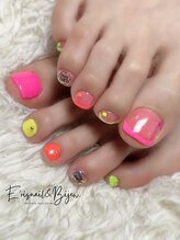 イリスネイル アンド ビジュー(E’risnail&Bijew.)/ネオンカラーのアシメフット