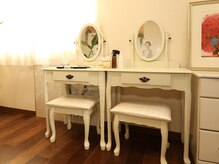 ゆっくりできるメイク直しスペースも◎