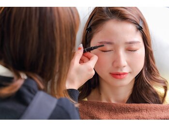 マユカ 福岡薬院店(Mayuka)の写真/貴方の魅力を最大限に引き出す美眉アイブロウワックス♪丁寧なカウンセリングでトレンドデザインもお任せ！