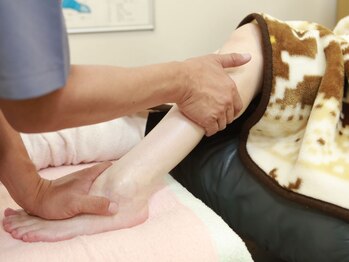 アールワンの写真/圧巻の技術力に自信あり!足裏+膝下35分¥3630☆オイル・クリームを贅沢に使いふくらはぎから全身すっきり★