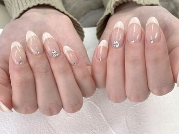 ペルルネイル(perle nail)の写真/華やかブライダルネイルにも！オフィスOKの上品デザインも◎特別な日も普段も輝く指先へ★
