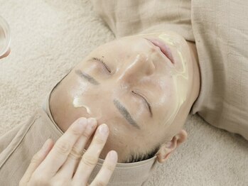 グロウ(GLOW)の写真/最新ピーリング★深部から肌のターンオーバーを促進◎お肌に必要なビタミン導入でスペシャルケアを！