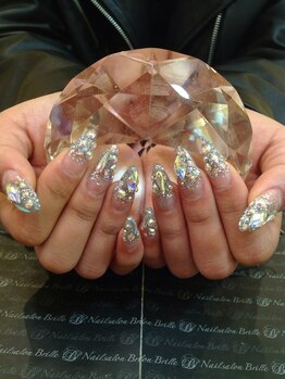 エスフィーネイルサロン ブリーユ(Esfy nailsalon Brille)/大きめストーンキラキラネイル