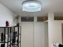 ヤマガミジム 中洲川端店(YAMAGAMI GYM)の雰囲気（シャンデリアがある豪華店内であなたの目標を達成に導きます♪）