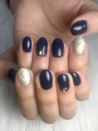 シンプルネイビーネイル