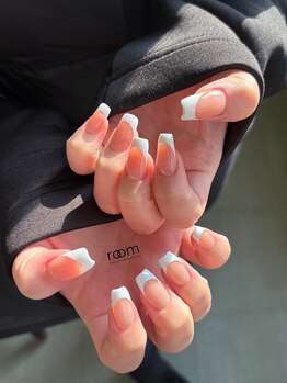 ルーム ビューティーラボラトリーズ(room beauty laboratories)/フレンチネイル×スカルプ