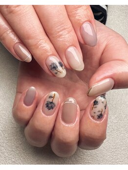 ラブナ(LOVENA)/フラワーネイル