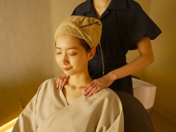 ヒミツ 東銀座店(HIMITSU)/お仕上げの肩マッサージ
