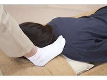 フーレセラピーサロン ポーズ/肩もリズミカルに解します。