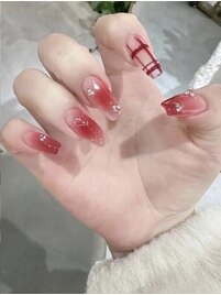 ゴージャスでキュートなネイル