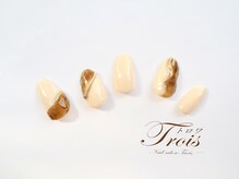 トロワ(Trois)/べっこうネイル