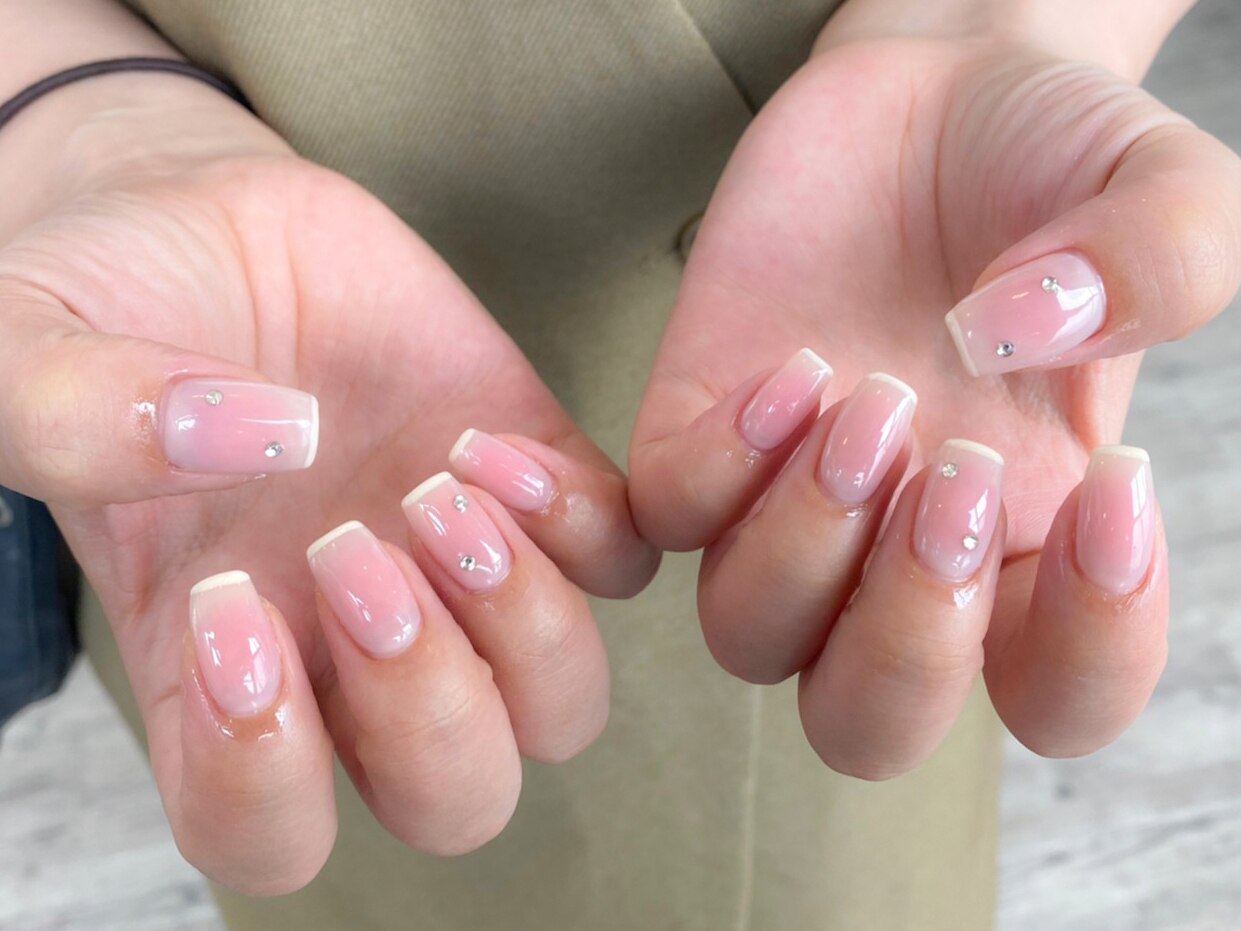 2026年冬トレンド】スワロフスキーのネイルデザイン集｜人気順｜26