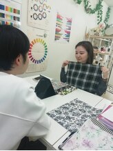 フラワーファクトリーズ/顔タイプ診断の様子