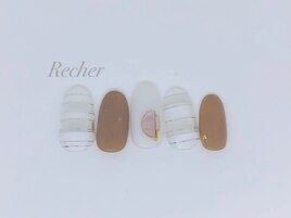 白のストライプデザイン